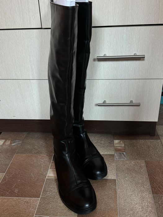 Черни Ботуши