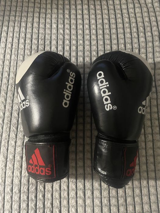 Боксерские перчатки adidas