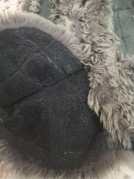 Продаются безрукавки меховая и 2 плащевки