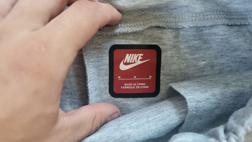 Pantaloni Nike Tech Originali