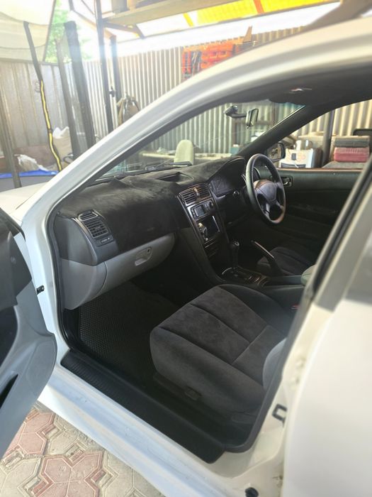 Mitsubishi LEGNUM