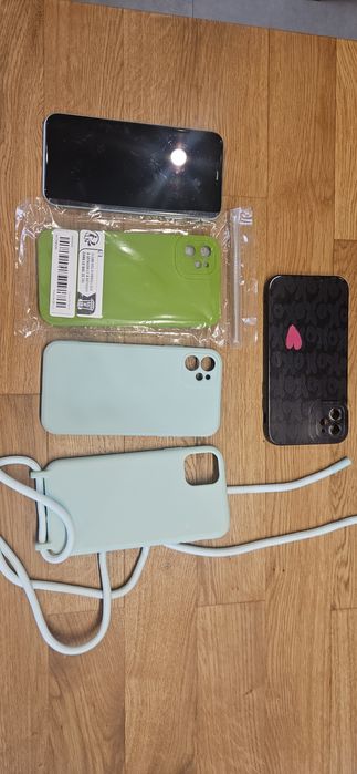 Продавам IPhone 11  64 Gb