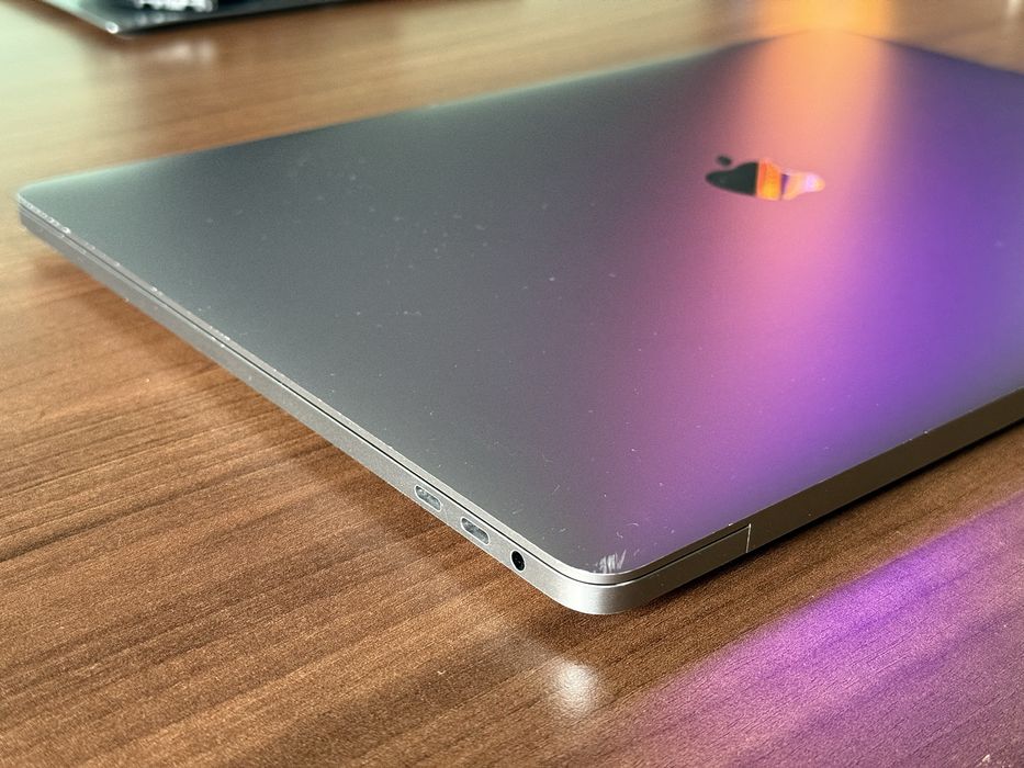 Macbook Pro 16”, i7, 16GB RAM, 512 SSD,2019