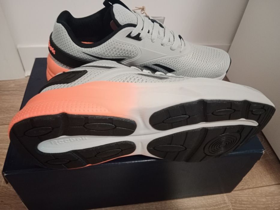 Adidași marca Rebook