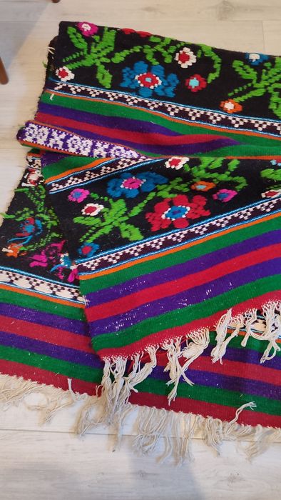 Covor tradițional tesut