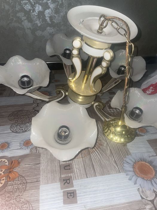 Продам люстру 5 лампы!