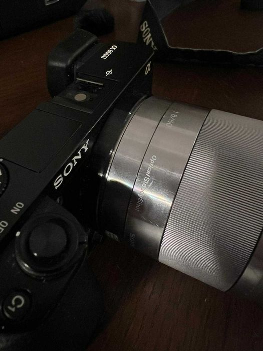 Sony A6000 + обектив Sony 50mm f/1.8 OSS – пълен комплект с кутия
