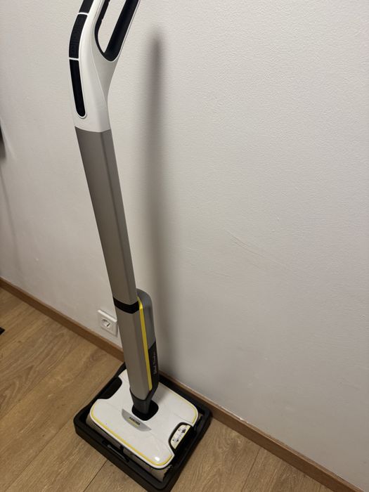 Aspirator Vertical fara Fir cu Functie Mop Karcher FC 7 -  in garantie