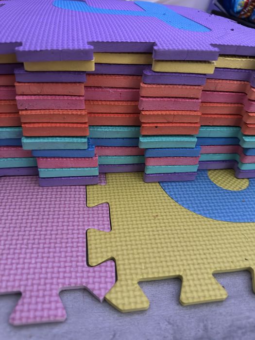 Многоцветен Килим тип пъзел от термо подложки - 31бр.