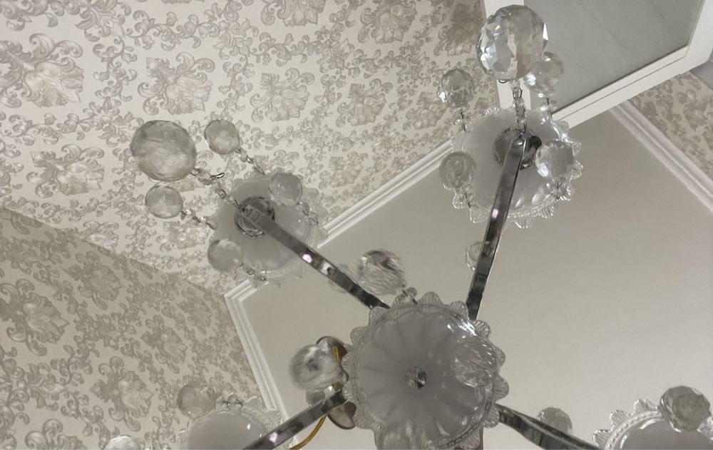 Продам люстру в хорошем состоянии