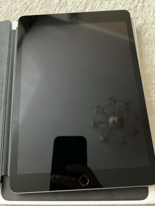 iPad 9 / Space Gray + SmartCover Apple