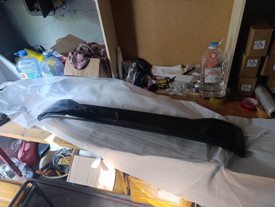 Стекло планка задней двери Монтеро спорт