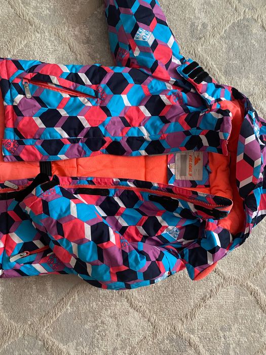 Продам детскую куртку