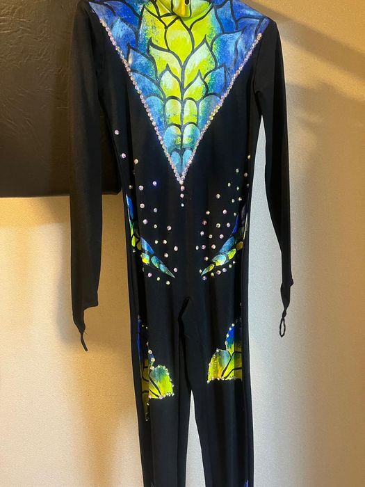 Гимнастический костюм для девочки.