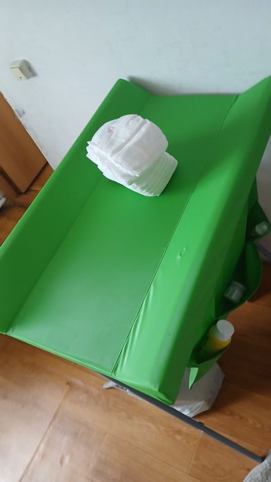 Продам пеленальный столик