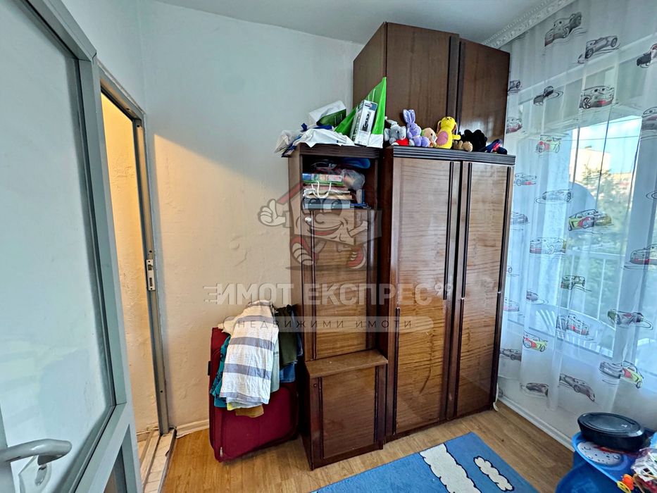 Двустаен апартамент, с изба, панорамна гледка, кв.Запад