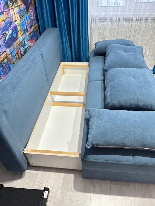 Тахта диван с подушками