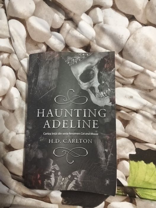 Cartea "Haunting Adeline" de H.D Carlton partea I