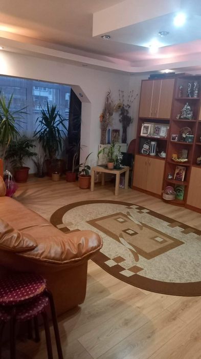 Apartament cu 4 camere decomandat, etaj 1 anul construcției 1988