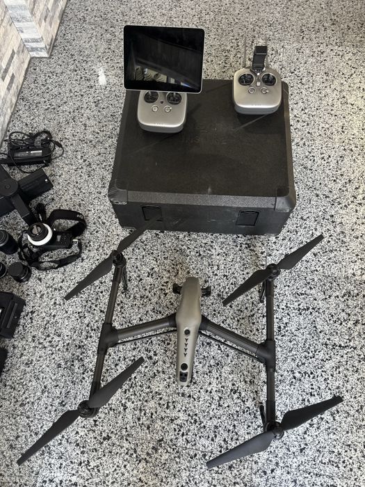 Vand drona dji inspire 2 cu nenumarate accesorii