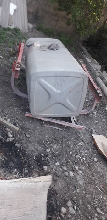 Продам б/у бак 600л