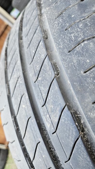 4бр гуми 235 65 16С дот 22 континентал continental