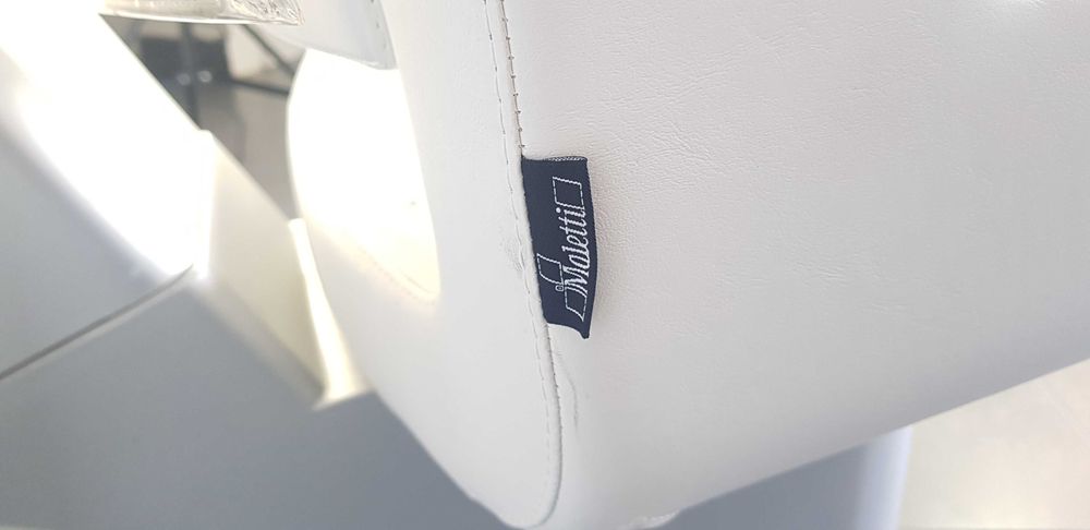 Оборудване за Фризьорски салон,измивна колона ,2стола за фризьор и др.