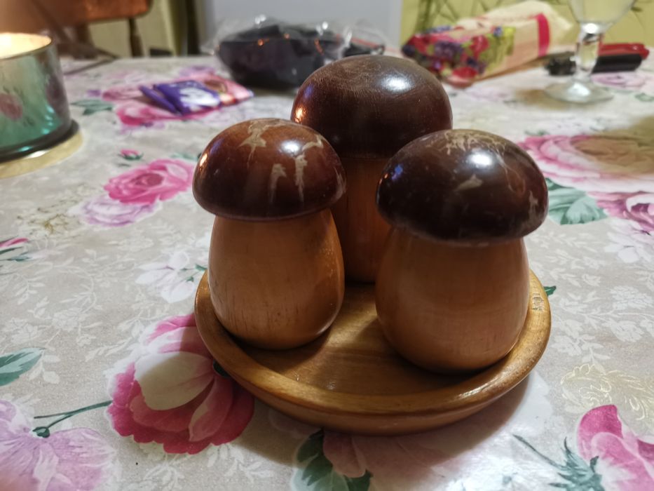 Дървен стар сервиз от гъбки