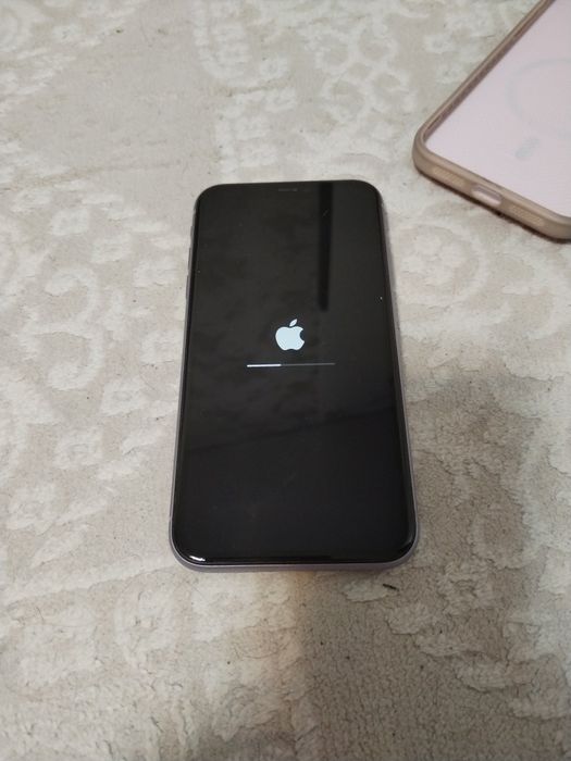 Продам айфон 11.