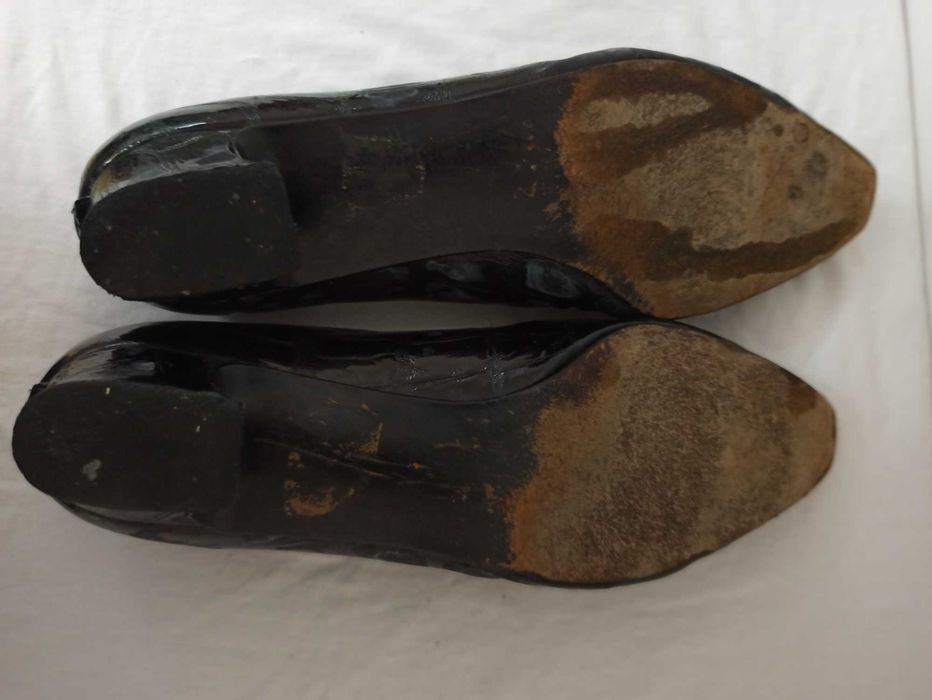 Pantofi Stuart Weitzman din piele lacuita marimea 39