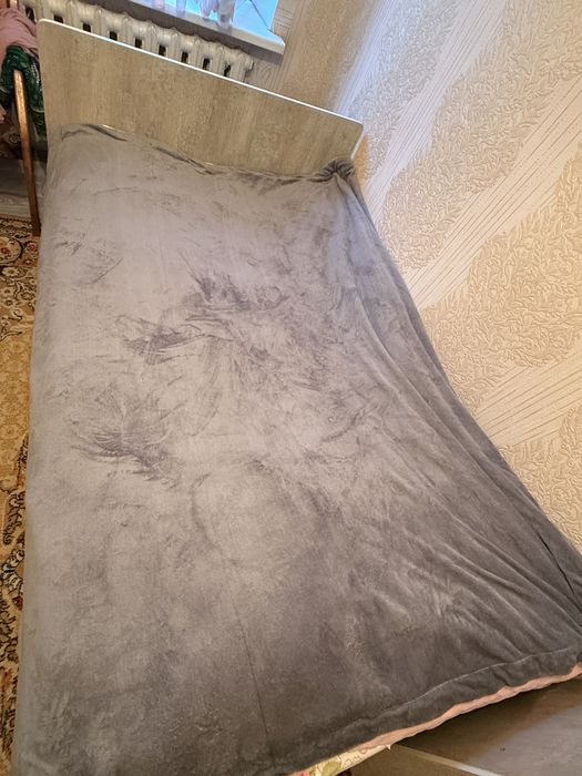 Срочно продаю шкаф с кроватью
