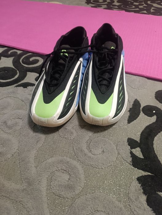 Продаю Спортивные кроссовки