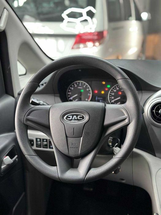 JAC M3 янги минивен