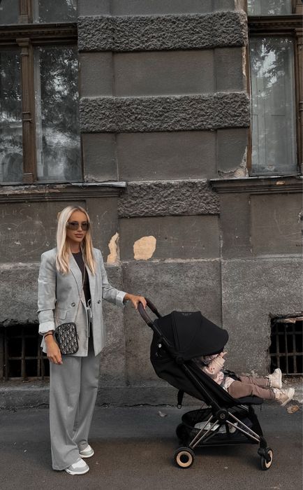 Boss pantaloni gri de la 900 Ron la 500 Ron