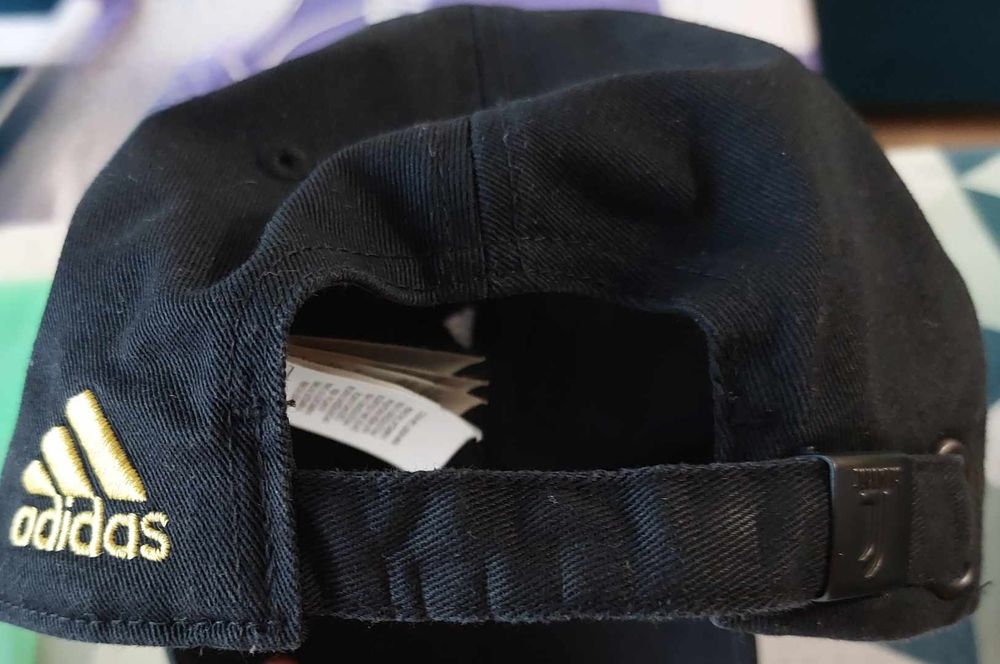 Оригинална шапка Adidas с козирка Juve Bb Cap