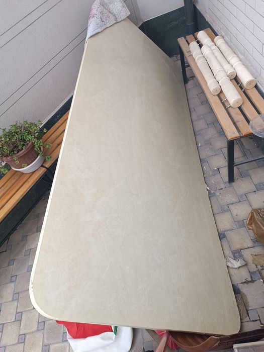 Стол для гостиной