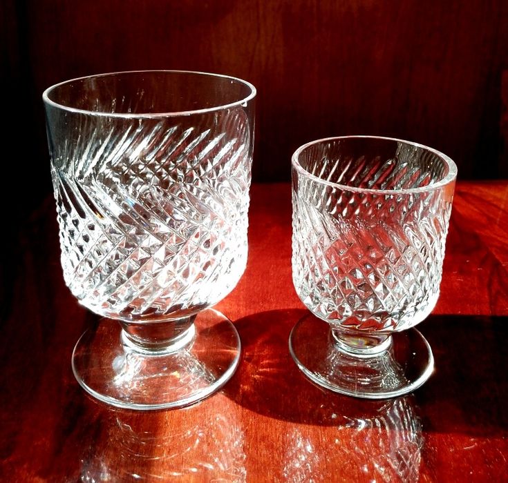 Продаю набор чешские хрустальные рюмки и фужеры