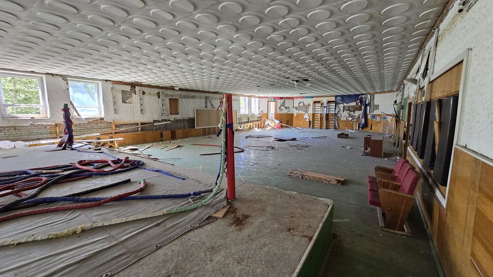 Здание с территорией