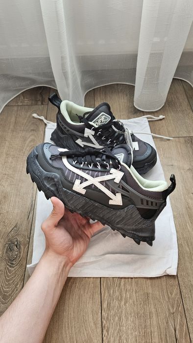 Off-White Odsy-1000 Black and White