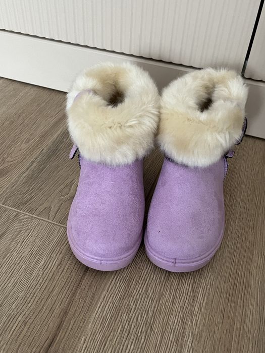 Продам угги детские новые