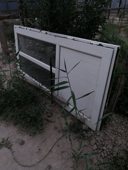 Пластиковая дверь