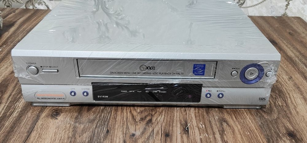 Янги упаковкада Видеомагнитафон