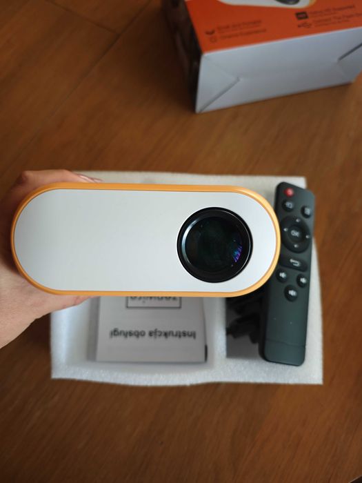 Мини проектор Zenwire D300 – нов, неизползван, с кутия и дистанционно