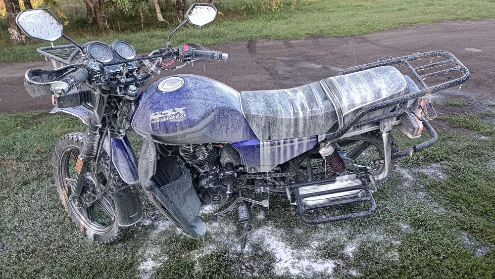 Мотоцикл Сузуки GSX 150