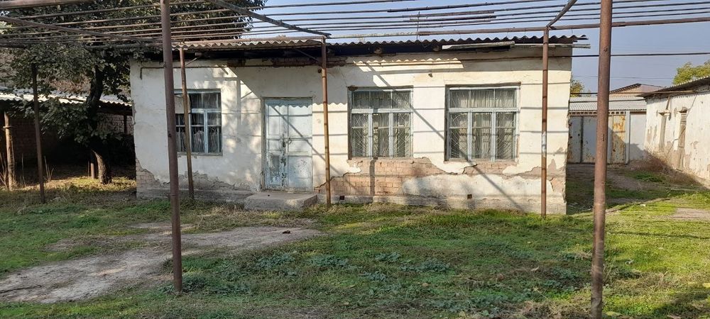 Ховли сотилади эскирок уйи гаражи бн