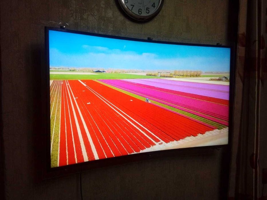 Защищите  экран  телевизора ,от механических ударов.