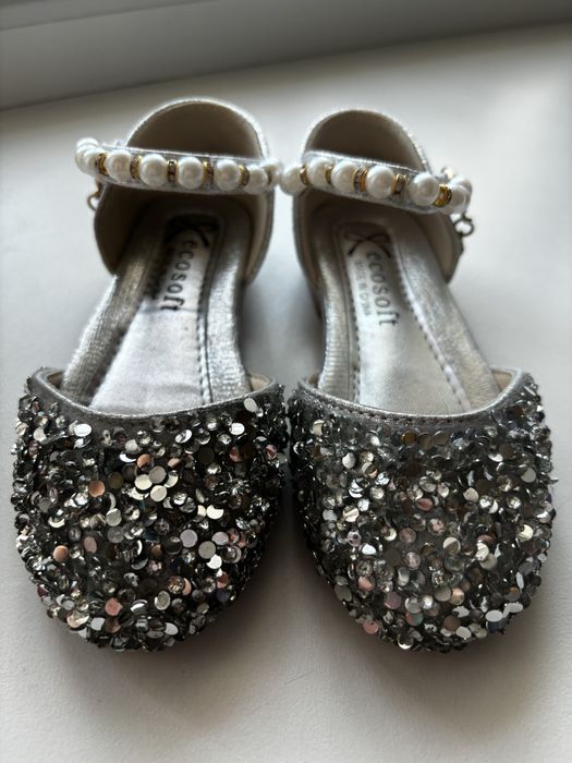 Продам детские туфельки