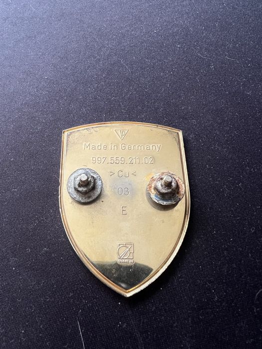 Эмблема Porsche Cayenne/911/Macan