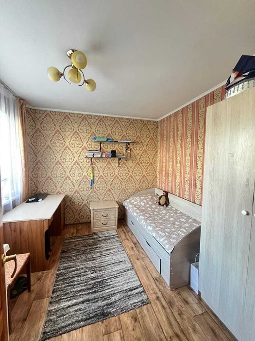 продам 4ком квартиру в центр