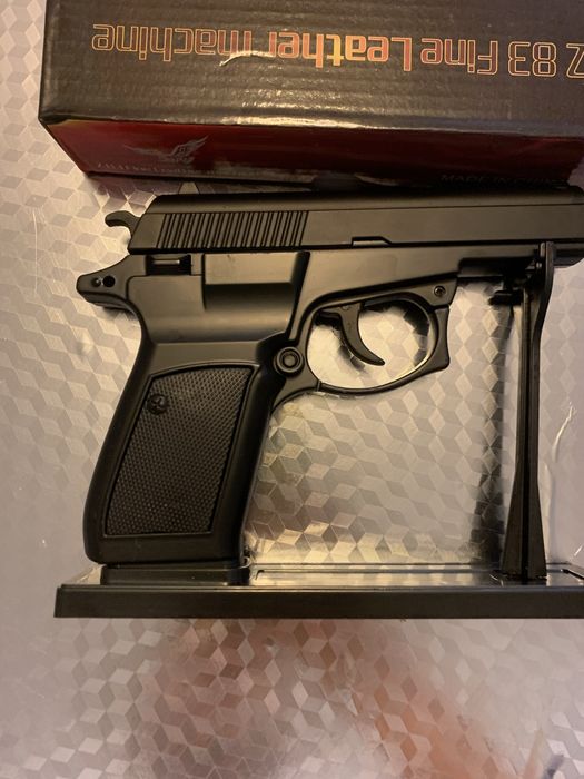 Bricheta anti-vant tip revolver husa pt cadou pistol nou CZ 83